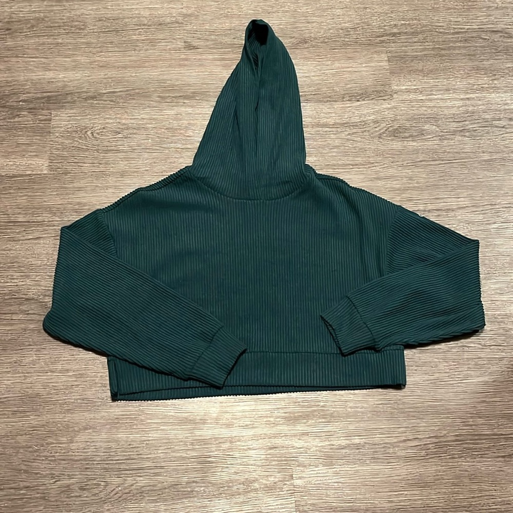 BNWT Alo Yoga Muse Hoodie in Midnight Green